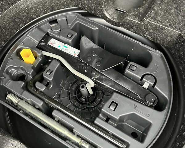 Серый Пежо 308, объемом двигателя 1.5 л и пробегом 206 тыс. км за 11900 $, фото 22 на Automoto.ua