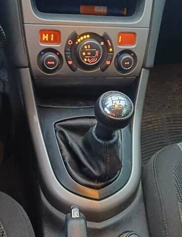 Синий Пежо 308, объемом двигателя 1.6 л и пробегом 252 тыс. км за 5000 $, фото 7 на Automoto.ua