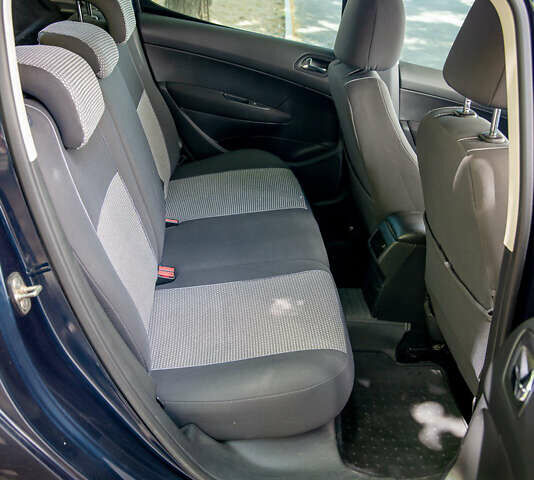 Синий Пежо 308, объемом двигателя 1.6 л и пробегом 135 тыс. км за 7500 $, фото 3 на Automoto.ua