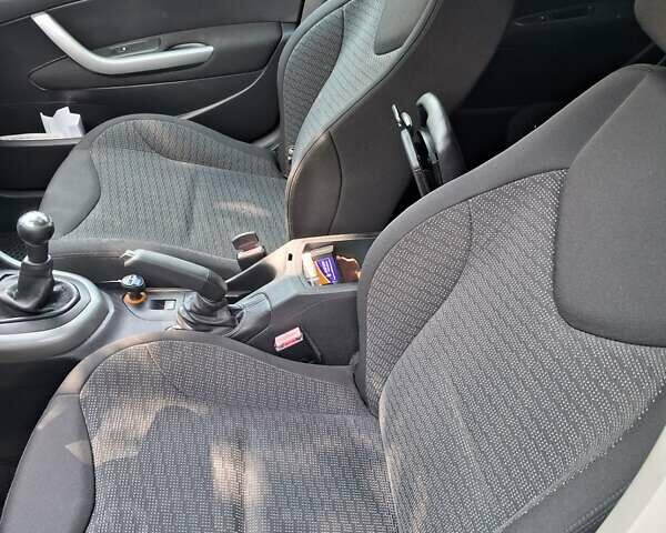 Синій Пежо 308, об'ємом двигуна 1.61 л та пробігом 240 тис. км за 6800 $, фото 22 на Automoto.ua