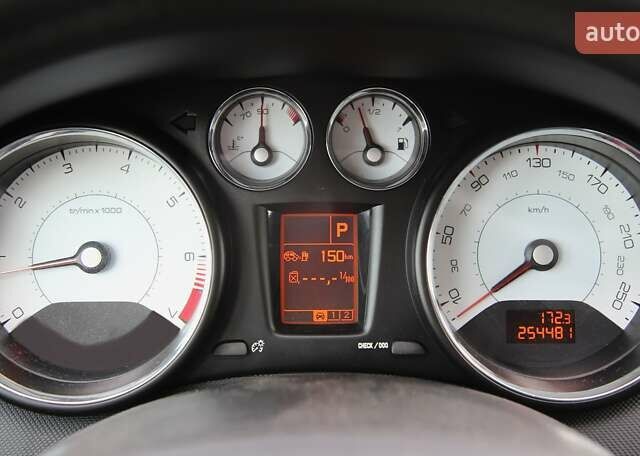 Синий Пежо 308, объемом двигателя 1.6 л и пробегом 250 тыс. км за 6000 $, фото 14 на Automoto.ua