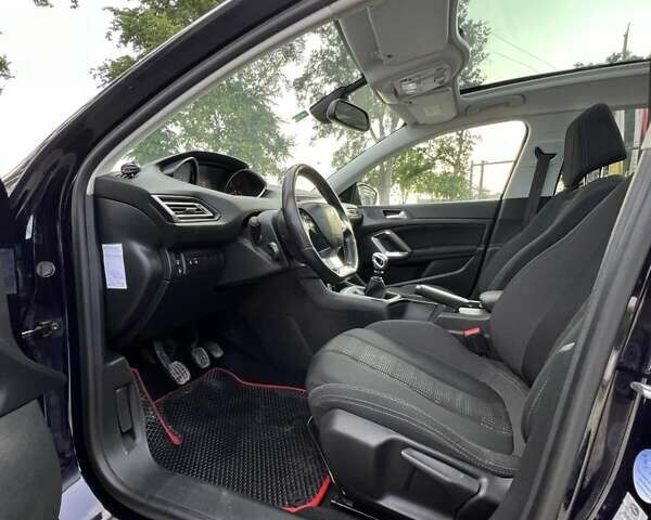 Синий Пежо 308, объемом двигателя 1.56 л и пробегом 280 тыс. км за 8000 $, фото 7 на Automoto.ua