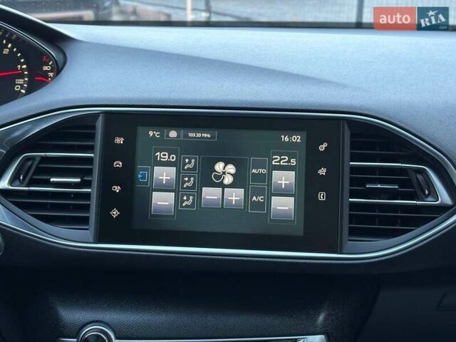 Синий Пежо 308, объемом двигателя 1.56 л и пробегом 272 тыс. км за 9000 $, фото 11 на Automoto.ua