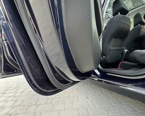 Синий Пежо 308, объемом двигателя 1.56 л и пробегом 280 тыс. км за 8000 $, фото 5 на Automoto.ua