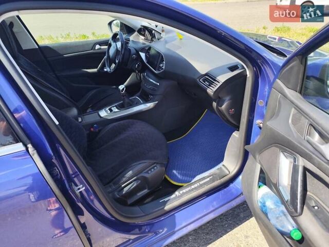 Синий Пежо 308, объемом двигателя 1.56 л и пробегом 260 тыс. км за 12000 $, фото 6 на Automoto.ua