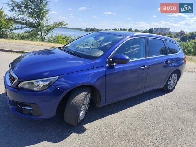 Синий Пежо 308, объемом двигателя 1.56 л и пробегом 260 тыс. км за 12000 $, фото 5 на Automoto.ua