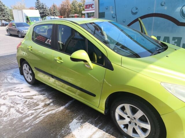 Зеленый Пежо 308, объемом двигателя 1.6 л и пробегом 172 тыс. км за 4000 $, фото 2 на Automoto.ua