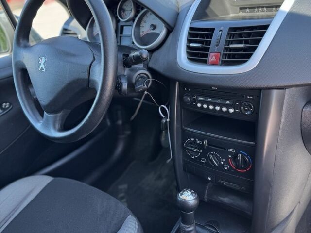 Зеленый Пежо 308, объемом двигателя 1.4 л и пробегом 204 тыс. км за 5200 $, фото 5 на Automoto.ua