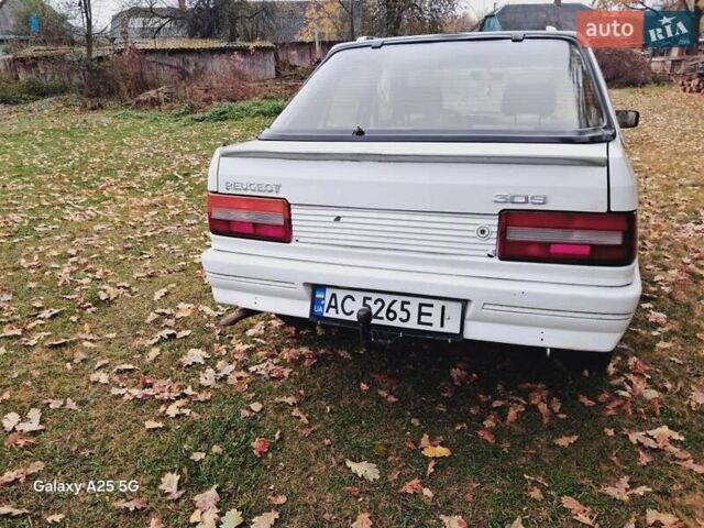Белый Пежо 309, объемом двигателя 1.3 л и пробегом 300 тыс. км за 800 $, фото 2 на Automoto.ua