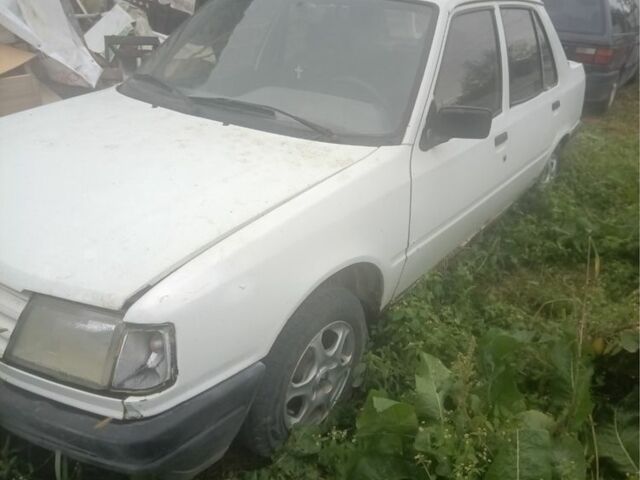 Пежо 309 1988 у Чернівцях на Automoto.ua Білий Пежо 309, об'ємом двигуна 1.3 л та пробігом 100 тис. км за 600 $, фото 5 на Automoto.ua