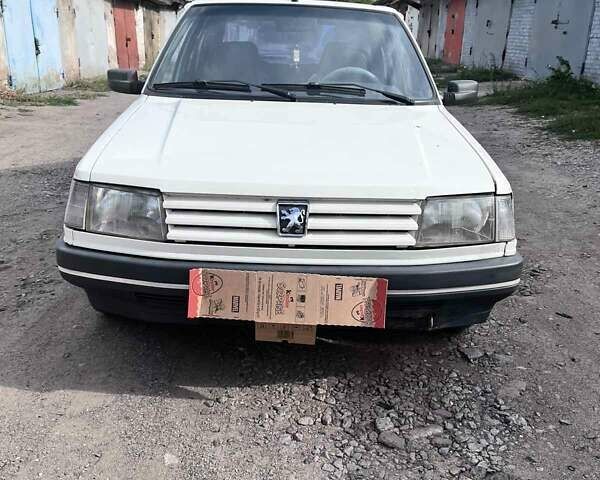 Белый Пежо 309, объемом двигателя 1.3 л и пробегом 376 тыс. км за 1100 $, фото 3 на Automoto.ua