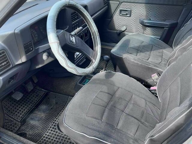 Белый Пежо 309, объемом двигателя 1.3 л и пробегом 376 тыс. км за 1100 $, фото 5 на Automoto.ua