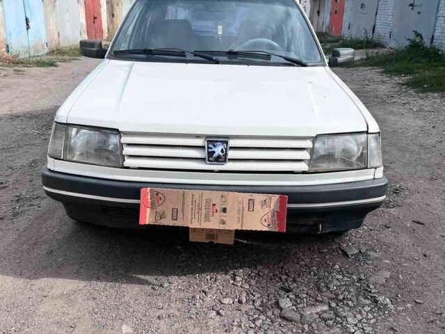 Белый Пежо 309, объемом двигателя 1.3 л и пробегом 376 тыс. км за 1100 $, фото 2 на Automoto.ua