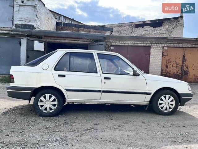 Белый Пежо 309, объемом двигателя 1.3 л и пробегом 376 тыс. км за 1100 $, фото 1 на Automoto.ua