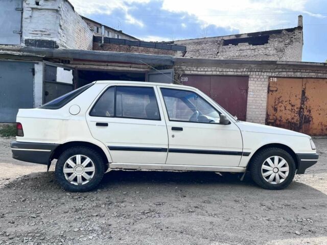 Белый Пежо 309, объемом двигателя 1.3 л и пробегом 376 тыс. км за 1100 $, фото 1 на Automoto.ua