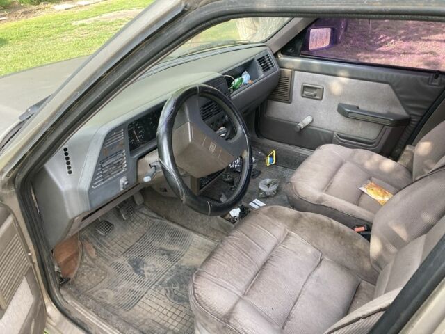 Пежо 309 1986 у Каменке на Automoto.ua Бежевий Пежо 309, об'ємом двигуна 0 л та пробігом 250 тис. км за 550 $, фото 4 на Automoto.ua