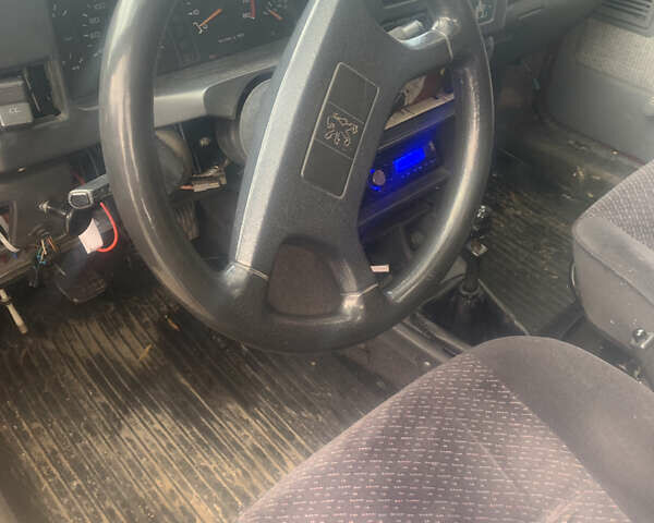 Красный Пежо 309, объемом двигателя 1.6 л и пробегом 100 тыс. км за 950 $, фото 2 на Automoto.ua