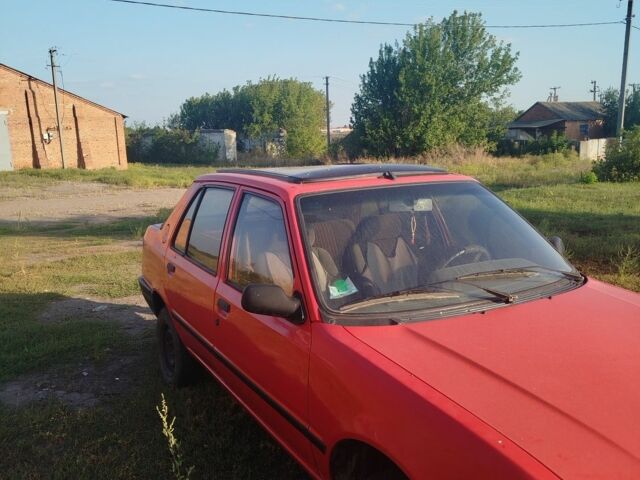 Червоний Пежо 309, об'ємом двигуна 2 л та пробігом 60 тис. км за 650 $, фото 1 на Automoto.ua