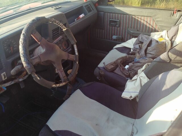 Червоний Пежо 309, об'ємом двигуна 2 л та пробігом 60 тис. км за 650 $, фото 5 на Automoto.ua