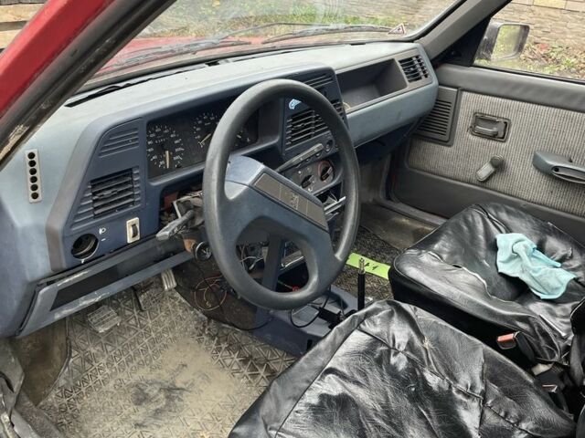 Красный Пежо 309, объемом двигателя 1.4 л и пробегом 250 тыс. км за 600 $, фото 4 на Automoto.ua