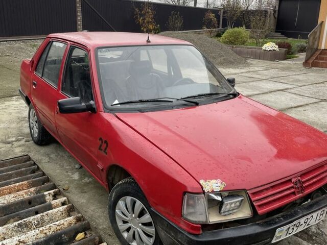 Красный Пежо 309, объемом двигателя 1.4 л и пробегом 250 тыс. км за 600 $, фото 1 на Automoto.ua
