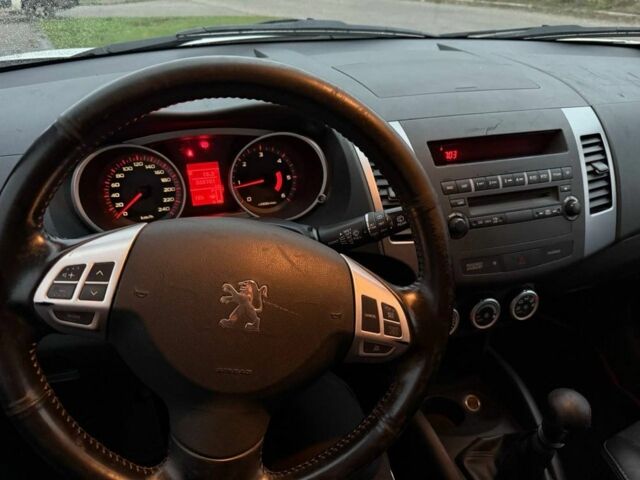 Белый Пежо 4007, объемом двигателя 2.2 л и пробегом 340 тыс. км за 4178 $, фото 6 на Automoto.ua