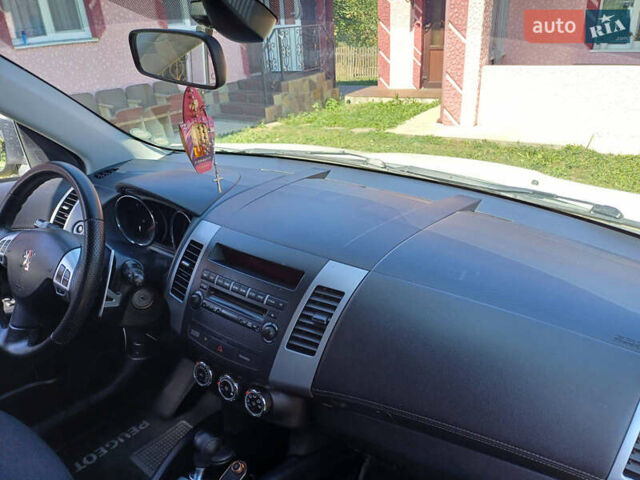 Белый Пежо 4007, объемом двигателя 2.2 л и пробегом 203 тыс. км за 10500 $, фото 18 на Automoto.ua