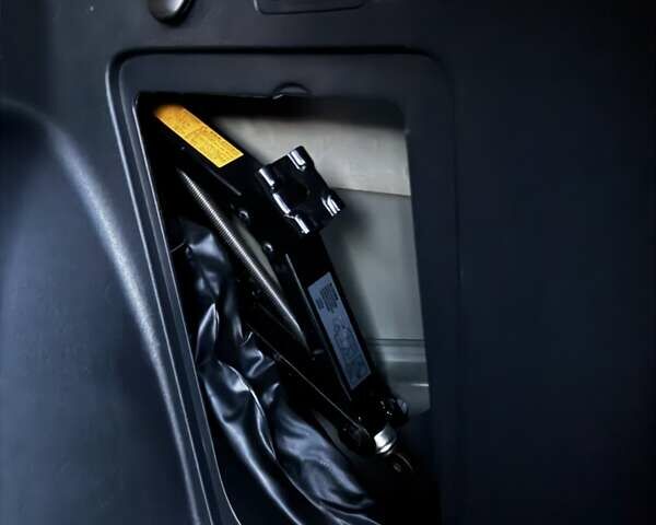 Чорний Пежо 4007, об'ємом двигуна 2.2 л та пробігом 210 тис. км за 9999 $, фото 70 на Automoto.ua