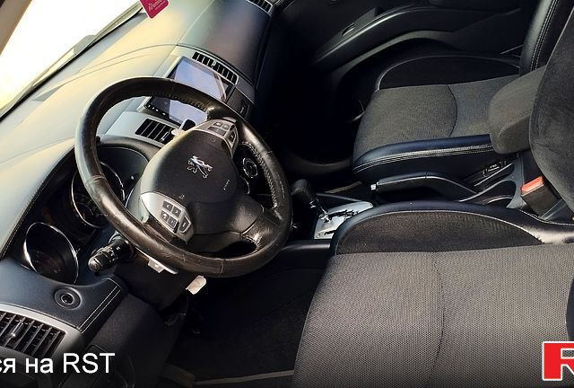 Черный Пежо 4007, объемом двигателя 2.4 л и пробегом 240 тыс. км за 10500 $, фото 10 на Automoto.ua