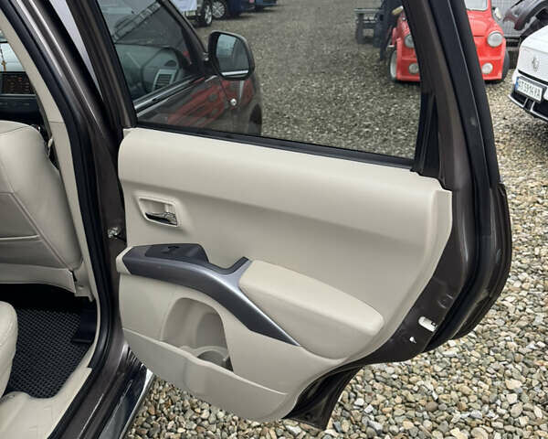 Коричневый Пежо 4007, объемом двигателя 2.18 л и пробегом 258 тыс. км за 10000 $, фото 29 на Automoto.ua