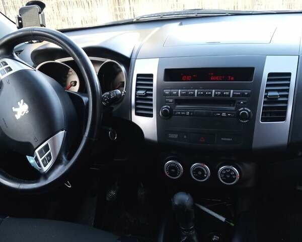 Пежо 4007, объемом двигателя 2.2 л и пробегом 246 тыс. км за 8800 $, фото 9 на Automoto.ua