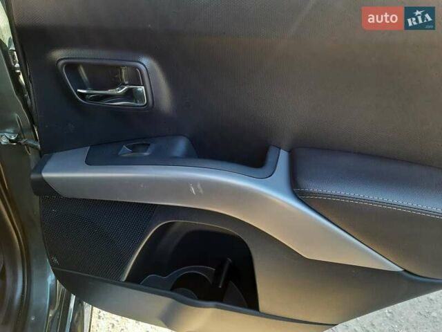 Серый Пежо 4007, объемом двигателя 2.2 л и пробегом 280 тыс. км за 10100 $, фото 3 на Automoto.ua