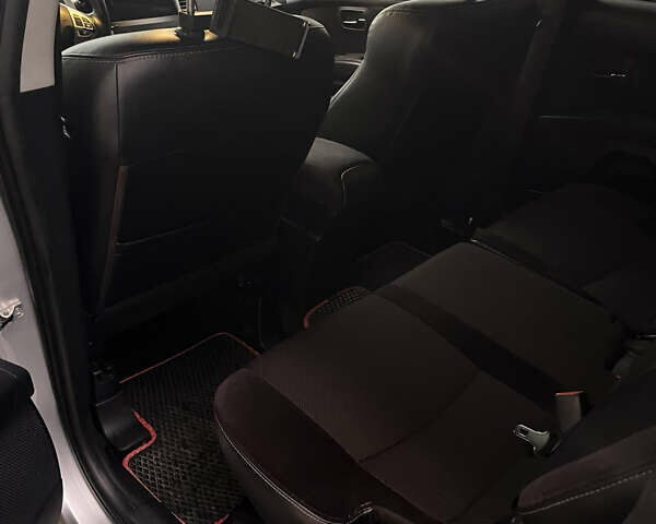 Сірий Пежо 4007, об'ємом двигуна 2.2 л та пробігом 250 тис. км за 9500 $, фото 16 на Automoto.ua