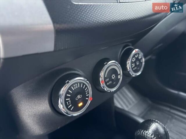 Серый Пежо 4007, объемом двигателя 2.18 л и пробегом 236 тыс. км за 9999 $, фото 67 на Automoto.ua