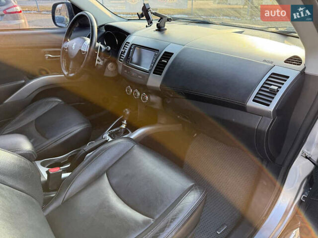 Сірий Пежо 4007, об'ємом двигуна 2.2 л та пробігом 206 тис. км за 9550 $, фото 22 на Automoto.ua