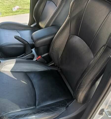 Сірий Пежо 4007, об'ємом двигуна 2.18 л та пробігом 210 тис. км за 10800 $, фото 19 на Automoto.ua