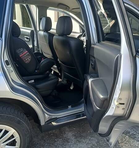 Сірий Пежо 4007, об'ємом двигуна 2.18 л та пробігом 210 тис. км за 10800 $, фото 10 на Automoto.ua