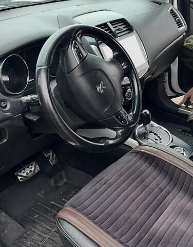 Белый Пежо 4008, объемом двигателя 2 л и пробегом 173 тыс. км за 11700 $, фото 5 на Automoto.ua