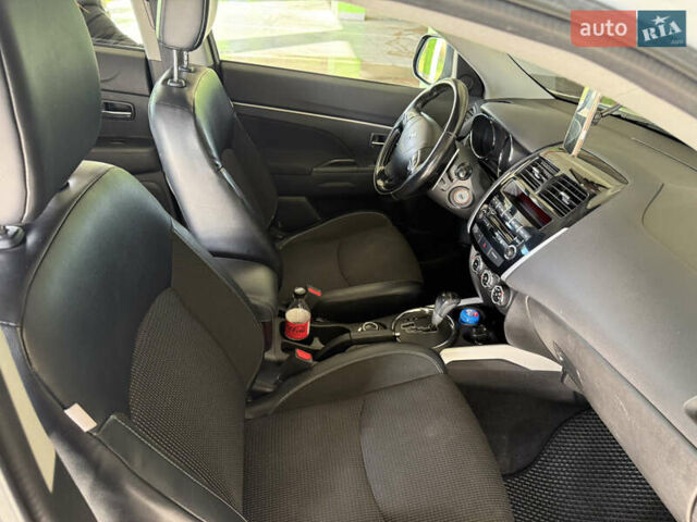 Белый Пежо 4008, объемом двигателя 2 л и пробегом 69 тыс. км за 12500 $, фото 14 на Automoto.ua