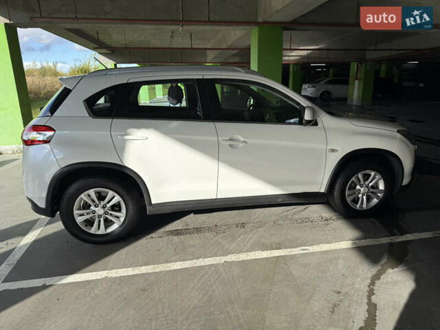Белый Пежо 4008, объемом двигателя 2 л и пробегом 69 тыс. км за 12500 $, фото 5 на Automoto.ua
