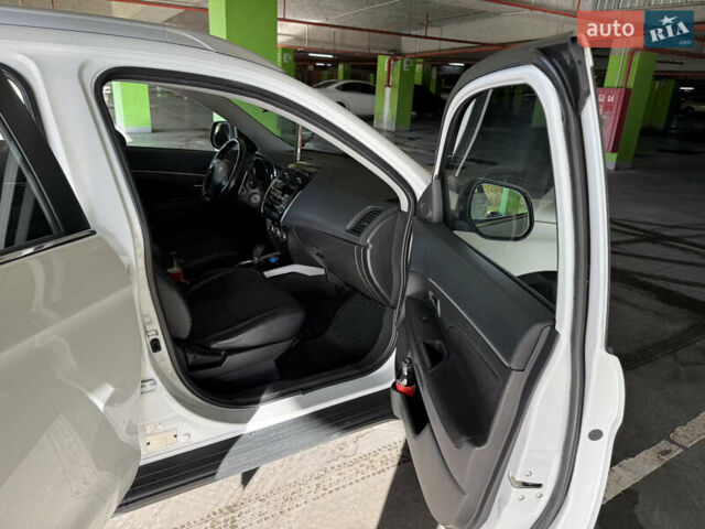 Белый Пежо 4008, объемом двигателя 2 л и пробегом 69 тыс. км за 12500 $, фото 15 на Automoto.ua