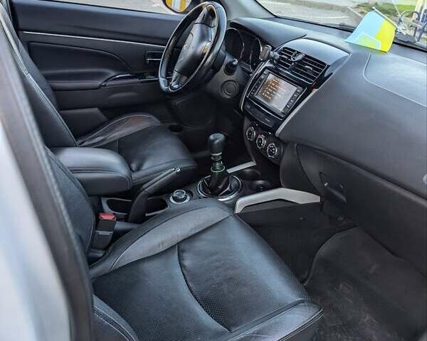 Белый Пежо 4008, объемом двигателя 1.56 л и пробегом 298 тыс. км за 11500 $, фото 4 на Automoto.ua