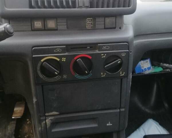 Белый Пежо 405, объемом двигателя 1.6 л и пробегом 217 тыс. км за 600 $, фото 9 на Automoto.ua