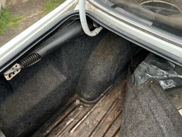 Белый Пежо 405, объемом двигателя 1.9 л и пробегом 250 тыс. км за 500 $, фото 7 на Automoto.ua