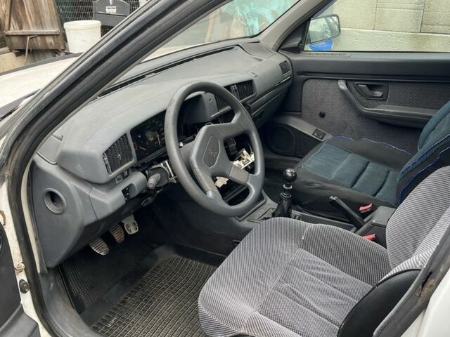 Белый Пежо 405, объемом двигателя 1.9 л и пробегом 250 тыс. км за 500 $, фото 5 на Automoto.ua