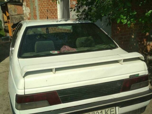 Белый Пежо 405, объемом двигателя 1.4 л и пробегом 190 тыс. км за 650 $, фото 5 на Automoto.ua