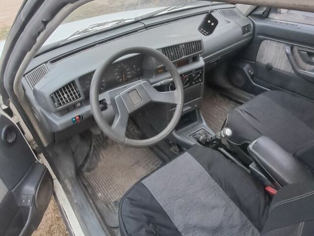 Білий Пежо 405, об'ємом двигуна 2 л та пробігом 200 тис. км за 850 $, фото 4 на Automoto.ua