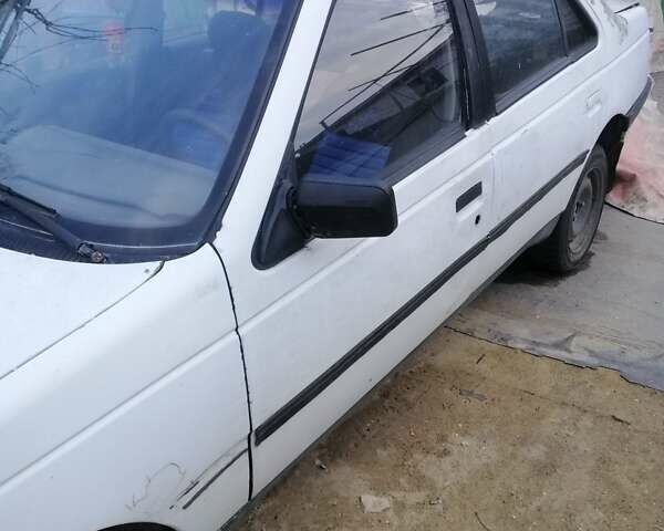 Белый Пежо 405, объемом двигателя 1.6 л и пробегом 217 тыс. км за 600 $, фото 2 на Automoto.ua