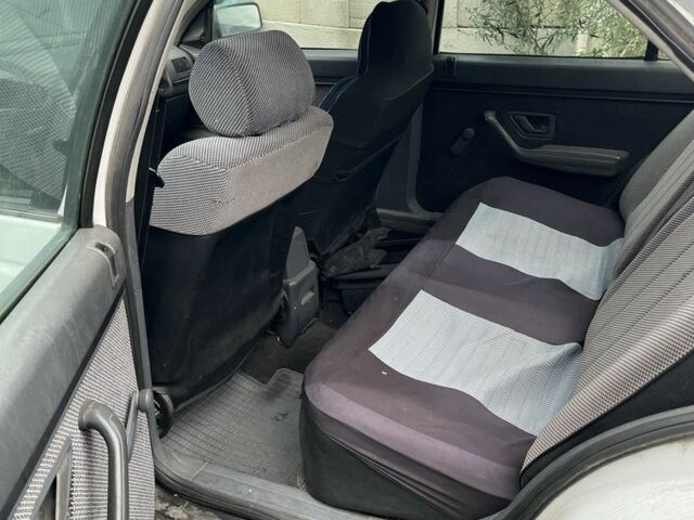 Белый Пежо 405, объемом двигателя 1.9 л и пробегом 250 тыс. км за 500 $, фото 4 на Automoto.ua