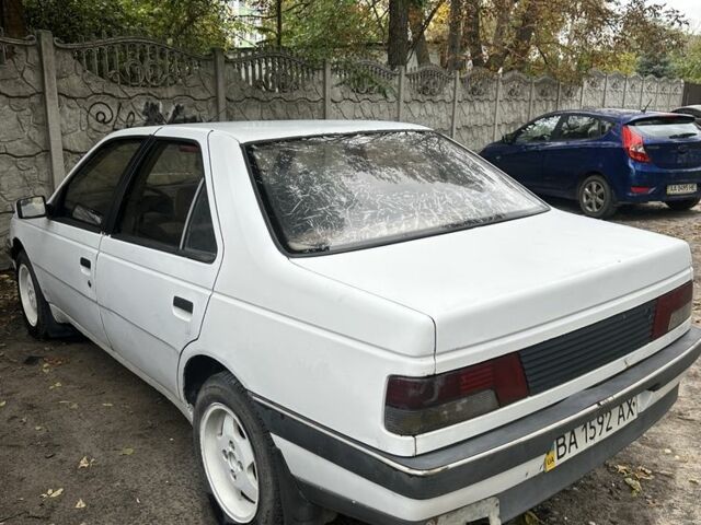 Белый Пежо 405, объемом двигателя 1.6 л и пробегом 207 тыс. км за 950 $, фото 2 на Automoto.ua